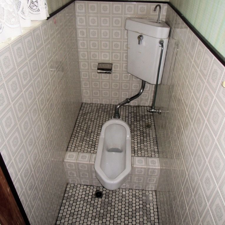 トイレのリフォームのビフォーの写真