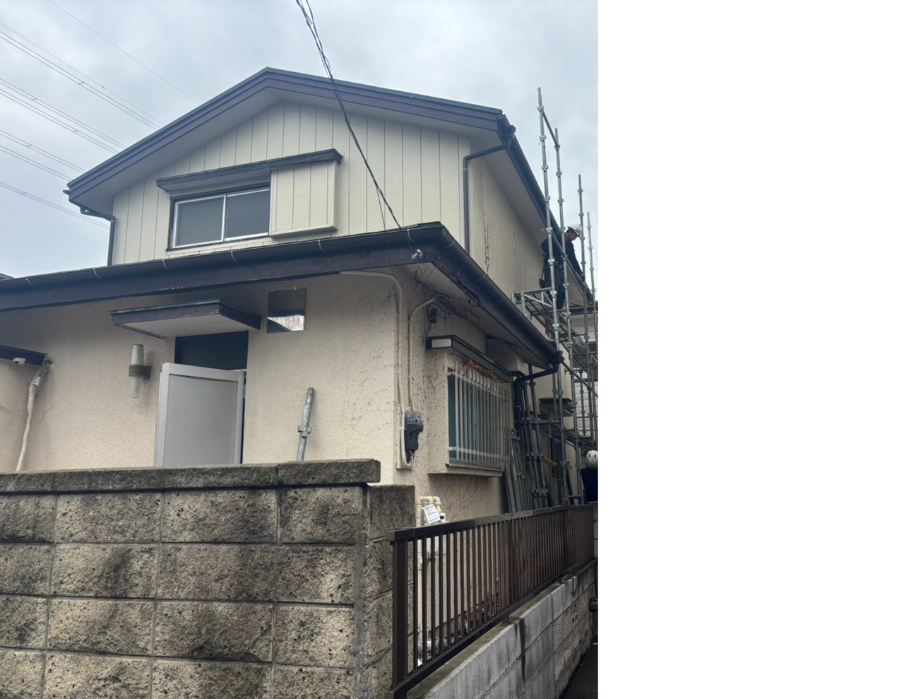 外壁のリフォームのビフォーの写真