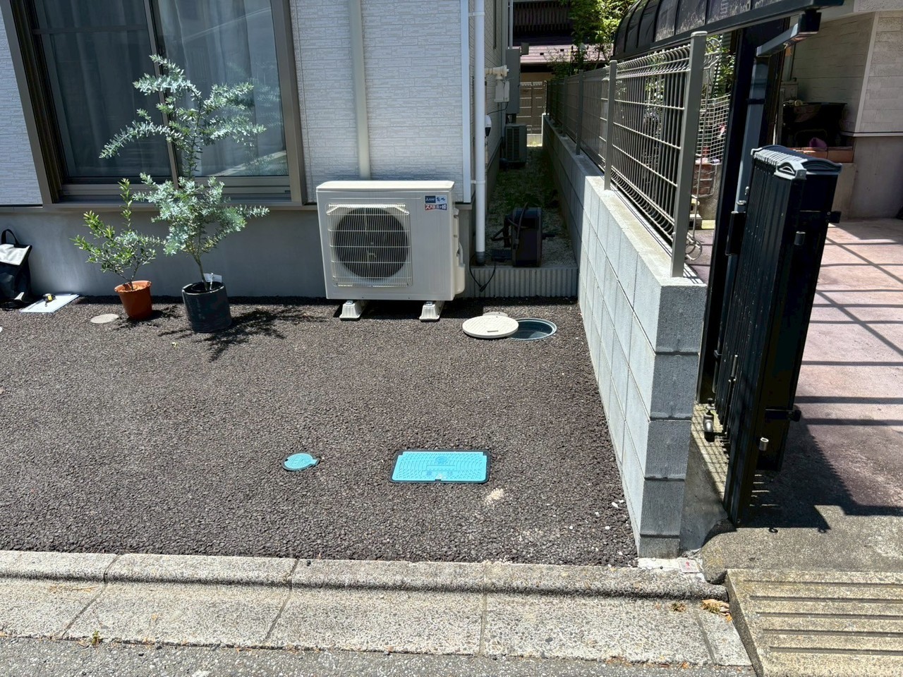 駐車場の目隠し　リフォームのビフォーの写真