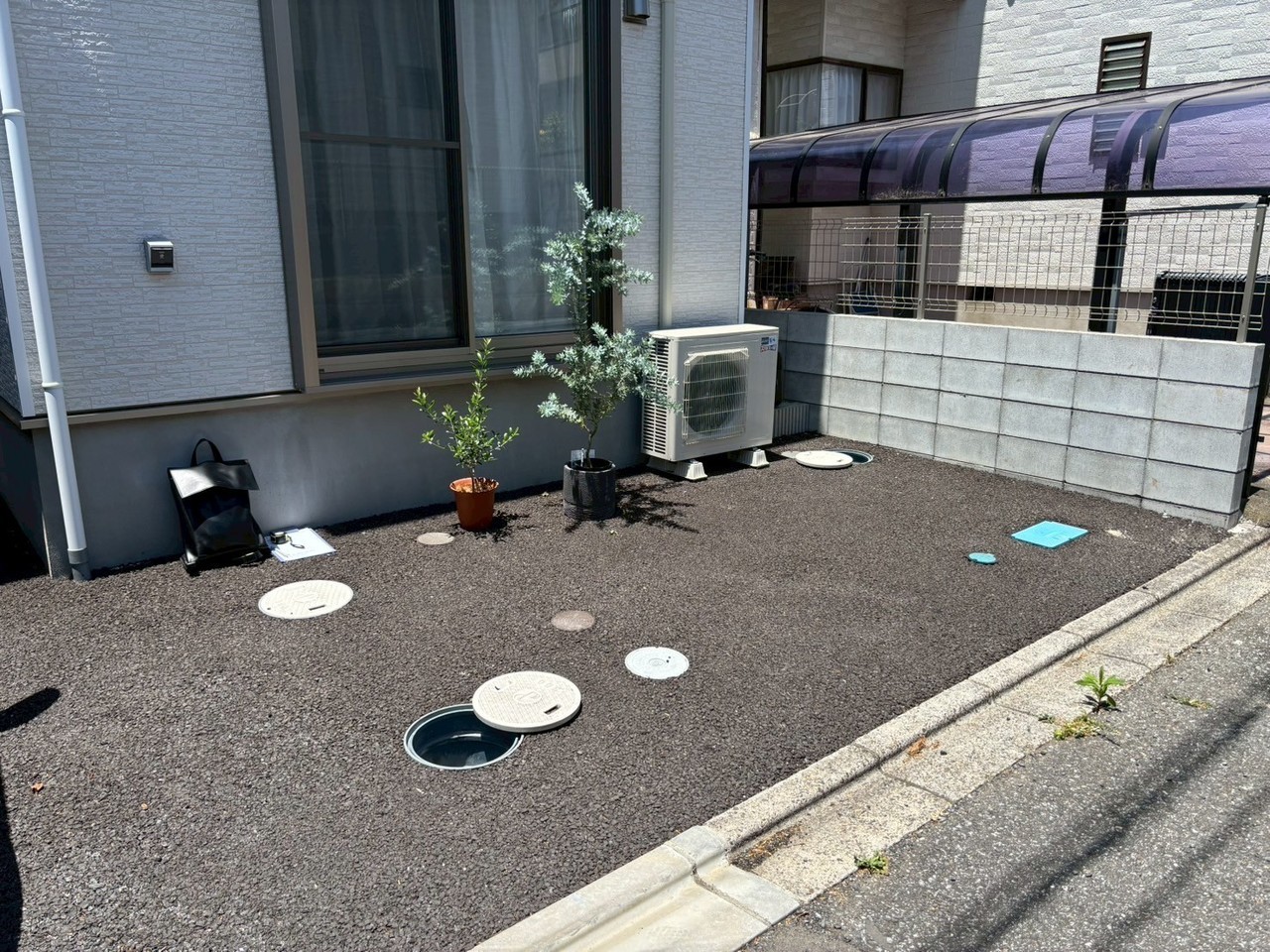 駐車場の目隠し　リフォームのビフォーの写真